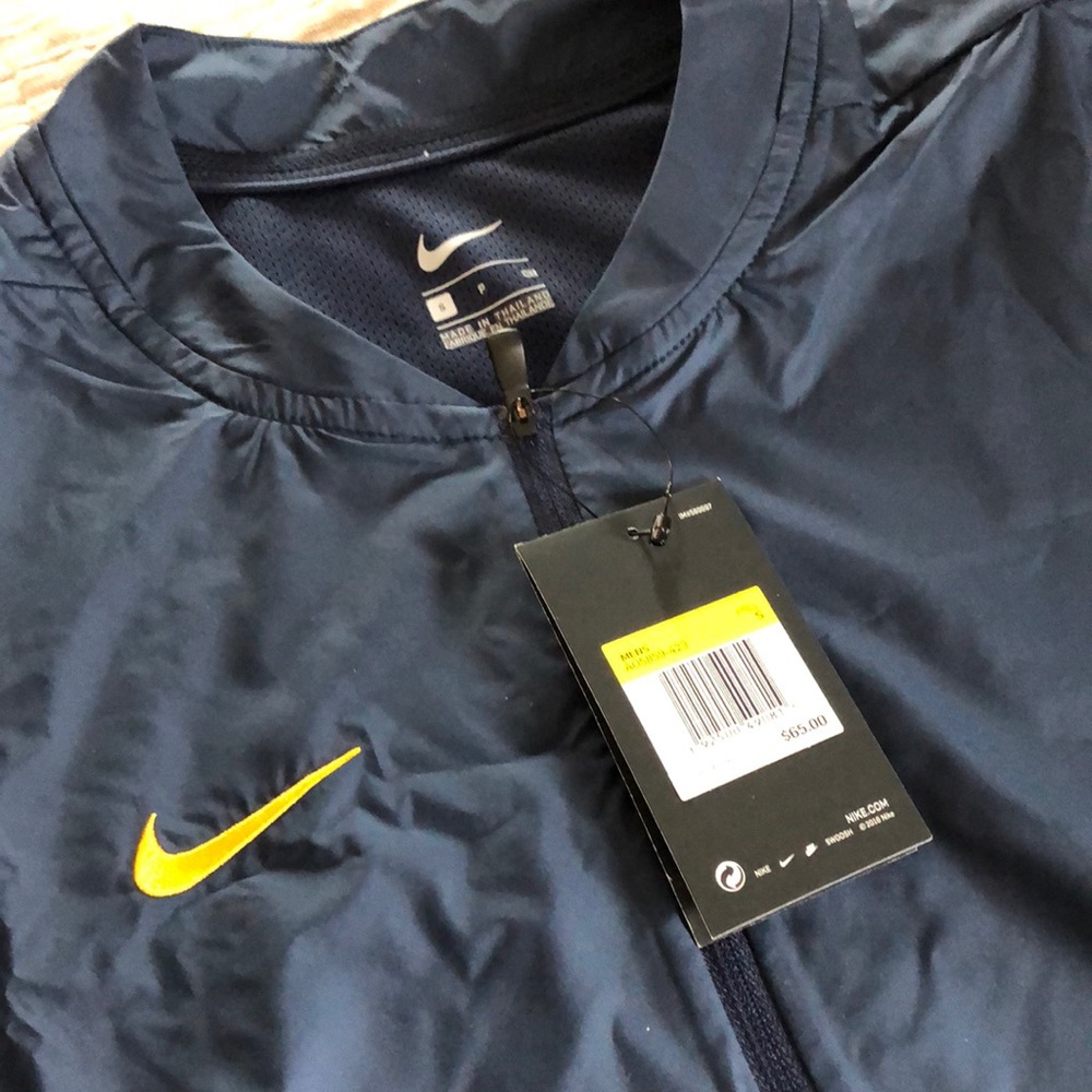Men’s Nike shirt